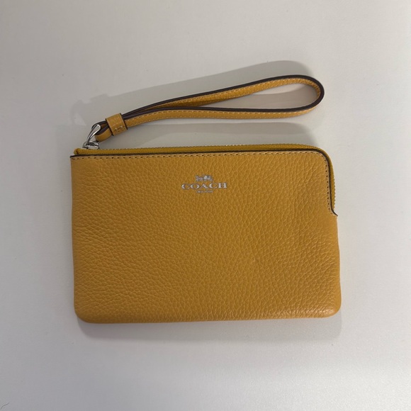 Coach wristlet BNWT in Honeycomb - Picture 3 of 6